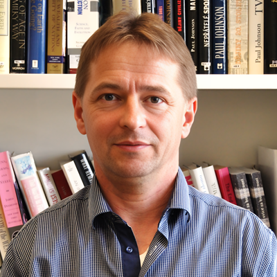 Dr. Ivo Machar