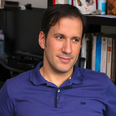 Dr. Nicolas Travers